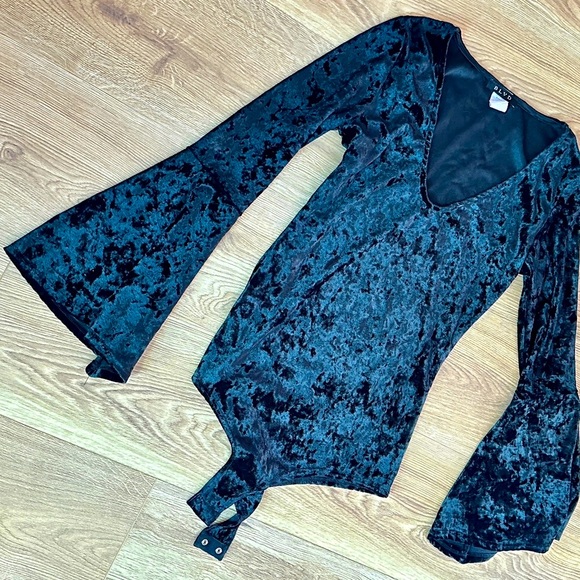 BLVD Tops - Vintage 1990s Blvd Crush Velvet Bodysuit w/Bell Sleeves - Size M